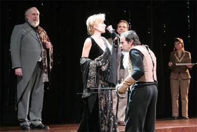 Escena del montaje de  Hamlet  dirigido por Lluís Pasqual.