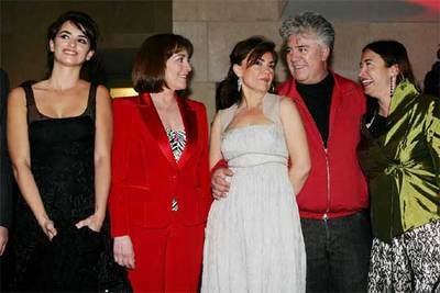 París se rinde ante el cine de Almodóvar