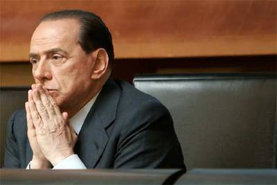 Silvio Berlusconi, ayer, durante un acto de su campaña electoral en Roma.