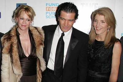 Antonio Banderas y Melanie Griffith, con Caroline Kennedy en el estreno de  Take the lead. 