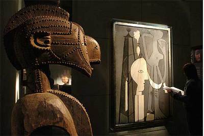 Máscara nimba, del tipo que inspiró a Picasso para esculturas como la del cuadro  Vista del taller. 