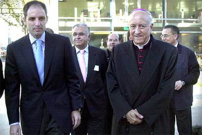 Francisco Camps, Juan Cotino y el arzobispo García Gasco en la inaguración de las jornadas  Cristianos en sociedad  a finales de 2003.
