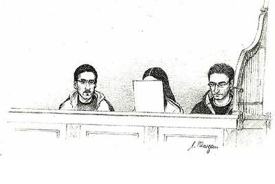 Dibujo de los tres hermanos acusados, de izquierda a derecha, Ayhan, Mutlu y Alpaslan, ante el tribunal.