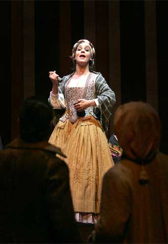 Cecilia Solaguren, en una escena de  El almacén de novias. 