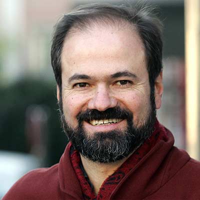 "Salgo de casa para descansar de las llamadas"