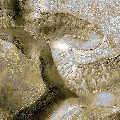 Imagen de barrancos en Marte tomada por la  Mars Global Surveyor. 