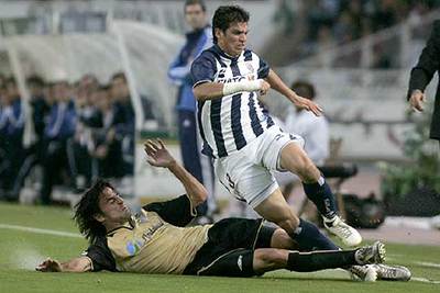 Mark González, en un partido con la Real frente al Málaga.