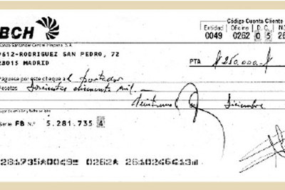Un cheque al portador y una cuenta 'fantasma'