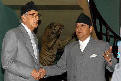 Nepal inicia el regreso a la democracia