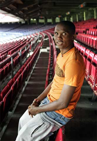 Samuel Eto'o, en la grada del Camp Nou.
