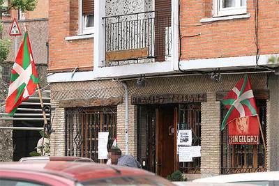 Sede de la  herriko taberna  de Zamudio (Vizcaya), clausurada por el juez por dos años