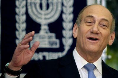 El primer ministro israelí, Ehud Olmert,  ayer durante una reunión de su Gabinete en el palacio presidencial.