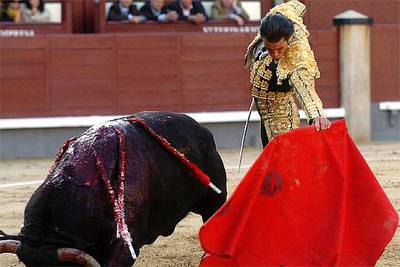 Luis Miguel Vázquez, con su primer toro.