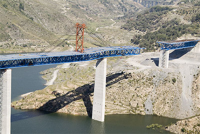 Fomento paraliza las obras en una autovía por "desperfectos"