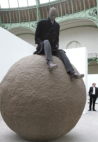  Le locataire (El inquilino) , obra de 2005 de Gloria Friedmann.