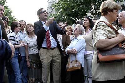 Manifestación de afectados de Afinsa y Fórum Filatélico, ayer por la tarde en Madrid.