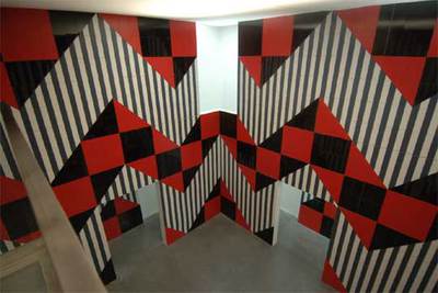 Un aspecto de la intervención de Daniel Buren en el Espai d'Art Contemporani de Castellón.