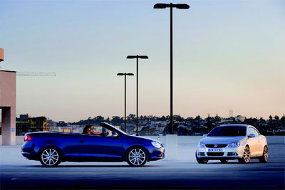 El Eos aprovecha componentes del Golf, pero es más grande y luce un traje más deportivo. El techo está bien integrado en la carrocería y no descompensa la parte trasera.