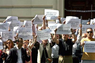 "Aquí estamos, nosotros no estafamos".