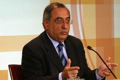 El portavoz del Gobierno catalán, Joaquim Nadal, explica los cambios en el Ejecutivo.