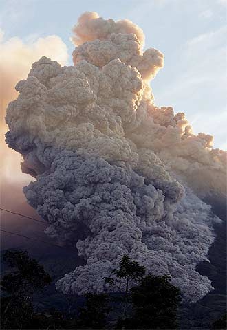 El volcán Merapi entra en erupción