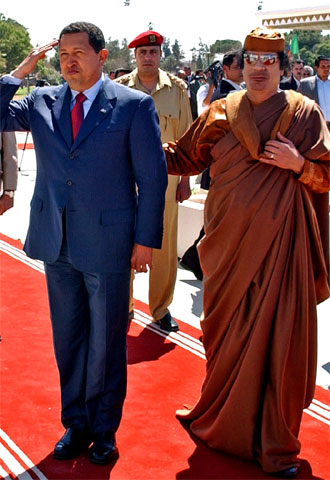 HUGO CHÁVEZ VISITA A GADDAFI