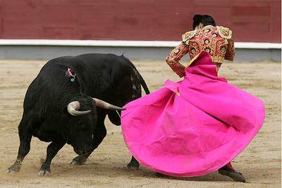 Matías Tejela, en su primer toro.