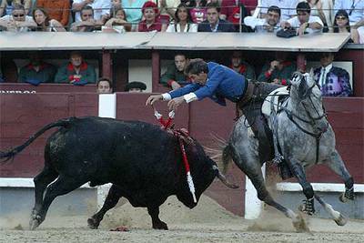 Pablo Hermoso de Mendoza, en su primer toro.