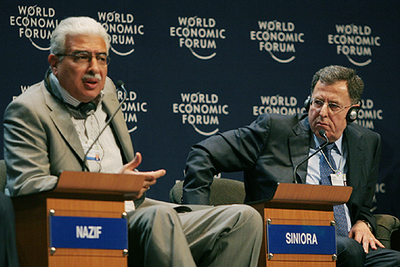 Los primeros ministros de Egipto, Ahmed Nazif (izquierda), y Líbano, Fuad Siniora, durante los debates del FEM.