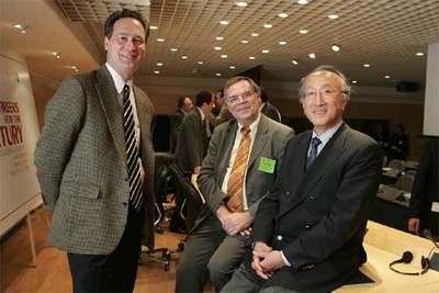 Peter Henderson, Ulrich Teichler y Nobuo Tanaka (de izquierda a derecha), en el seminario  Carreras Investigadoras .