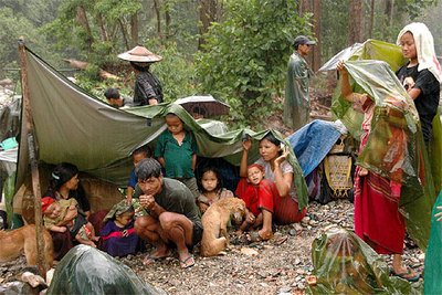2.000 REFUGIADOS HUYEN DE MYANMAR A TAILANDIA.