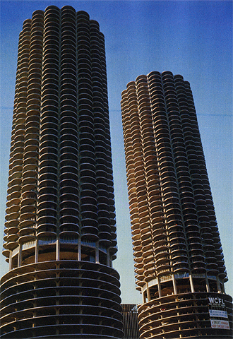  Marina City  de Bertrand Goldberg, rascacielos realizado en Chicago en 1964.