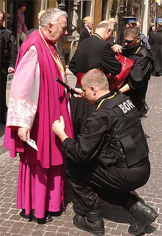 Benedicto XVI llega a Polonia tras las huellas de su antecesor