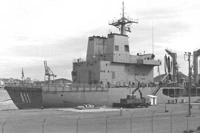 El petrolero  Marqués de la Ensenada,  atracado en la base naval de Cartagena (Murcia).