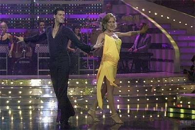 '¡MIRA QUIÉN BAILA!'. Espectáculo y concurso se mezclan en un puro entretenimiento que reporta 4.148.000 espectadores (25,2%) a TVE-1. Gemma Ruiz, Romay o Rosa han aprendido bailes de salón con la cadena pública.