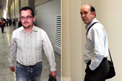 Javier Moreno Carpio, a la izquierda, y José María Arraiz, ayer, a la salida del juzgado.