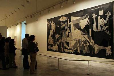 El 'Guernica' de Picasso en su instalación del Museo Reina Sofía.