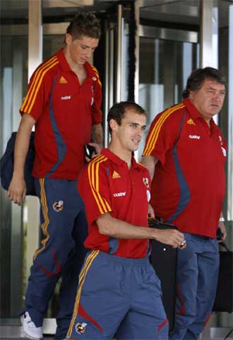 Pernía , en primer término, incorporado a la selección, y tras él, Torres.