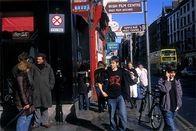 La zona de Temple Bar, entre Dame Street y el río Liffey, es el centro de la vida noctámbula y cultural de Dublín.