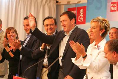 Joan Ignasi Pla fue aclamado ayer como candidato socialista a la presidencia de la Generalitat en las elecciones de mayo de 2007.