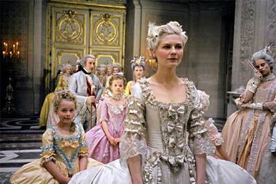 La actriz Kirsten Dunst, en una escena de la película  María Antonieta , dirigida por Sophia Coppola.