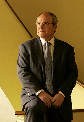 José Montilla, durante la entrevista en la sede del PSC de Cornellá (Barcelona).