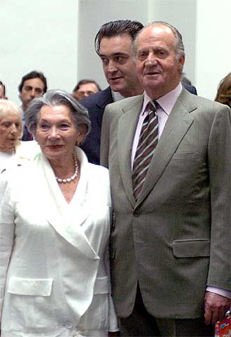 Christine Picasso, con el Rey. Detrás, Maya Picasso (a la izquierda) y Miguel Zugaza, en la inauguración de la exposición.