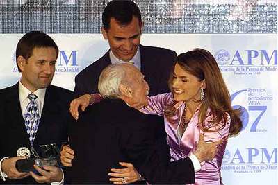 Los Príncipes presiden la entrega de los premios de la Asociación de la Prensa