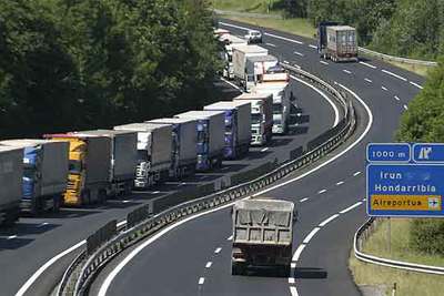 Retenciones de hasta nueve kilómetros en la frontera