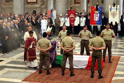 FUNERAL POR UN SOLDADO MUERTO EN IRAK