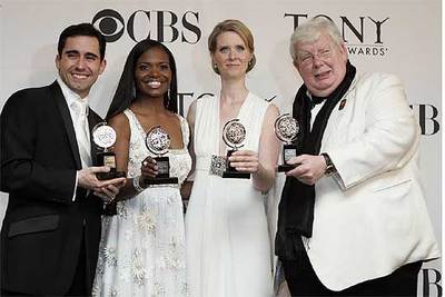 De izquierda a derecha, John Lloyd Young, LaChanze, Cynthia Nixon y Richard Griffiths.