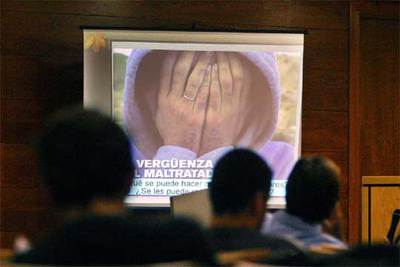 Participantes en un curso para maltratadores en Alicante.