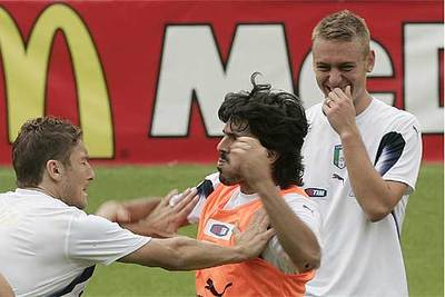 TOTTI Y GATTUSO SE DIVIERTEN