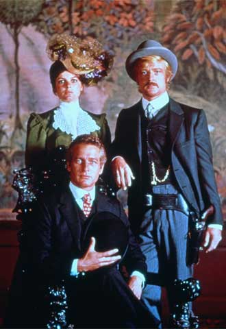 Paul Newman (sentado), Katharine Ross y Robert Redford, en una imagen de  Dos hombres y un destino. 